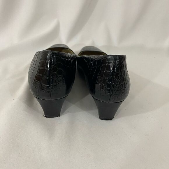 Talbots Black Pumps - Picture 4 of 9